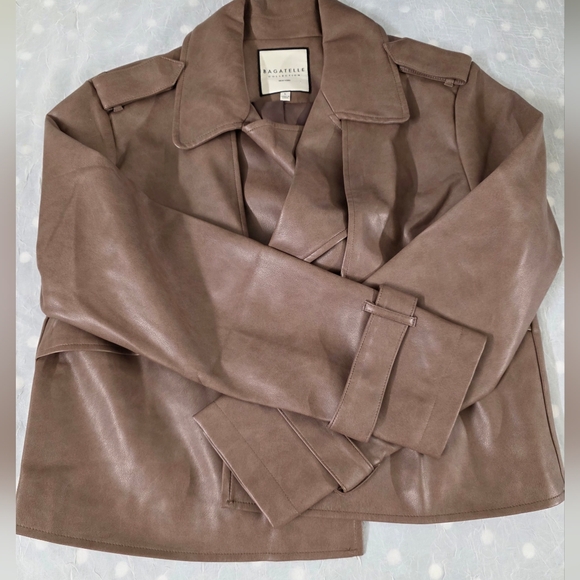 Women's Tan Jacket Bagatelle  Cropped Faux Leather jacket size L - Picture 1 of 8